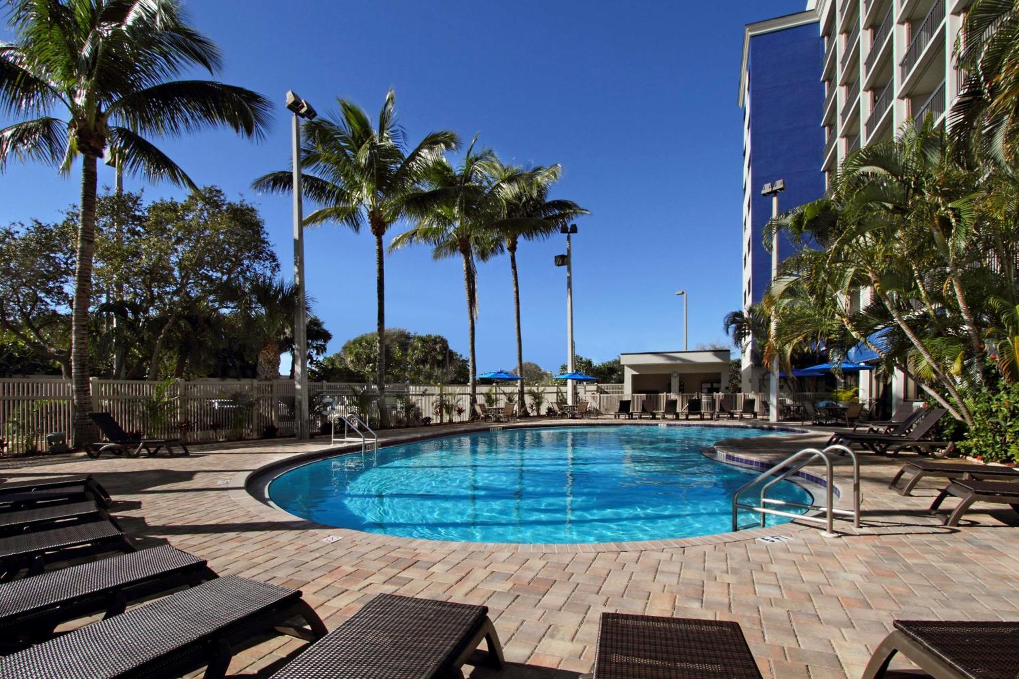 Hampton Inn Cocoa Beach Exterior photo