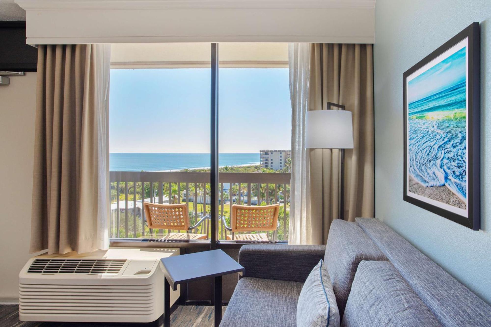 Hampton Inn Cocoa Beach Exterior photo